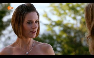 Kate Avallone as Sarah in Katie Fforde's Das Schweigen der Männer (or The Silence of Men)