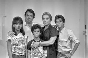 João Carlos Barroso, Mário Benvenutti, Renata Fronzi, Élida L'Astorina, and Paulo Vignolo in Pão Pão, Beijo Beijo (1983)