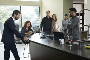 Luke Roberts, Nazneen Contractor, Brandon Jay McLaren, and Sarah Greene in Ransom (2017)