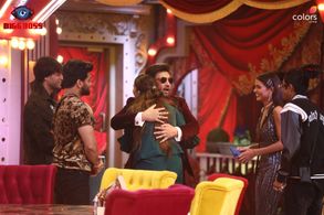 Shekhar Suman, McStan, Nimrit Ahluwalia, Shiv Thakare, Shaleen Bhanot, and Priyanka Chahar Choudhary in Bigg Boss: Archa