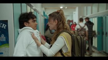 Still of Emilija Baranac and Aman Mann in Fakes Season 1, Episode 3 