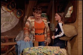 Joseph Gordon-Levitt and Elmarie Wendel in 3rd Rock from the Sun (1996)