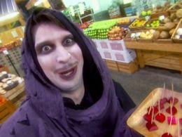 Lucky Yates in Good Eats (1999)