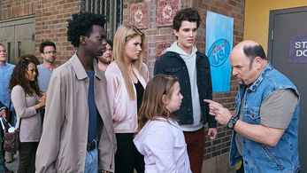 Jason Alexander, Tim Johnson Jr., Nick Marini, Natalie Sharp, and Maddie Dixon-Poirier in Hit the Road (2017)
