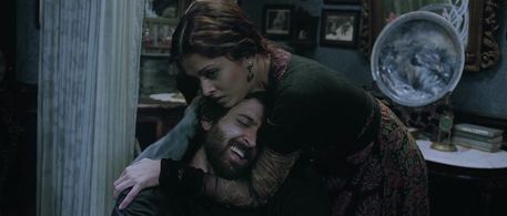 Hrithik Roshan and Aishwarya Rai Bachchan in Guzaarish (2010)