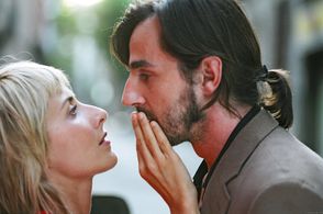 Cayetana Guillén Cuervo and Santi Millán in Idiot Love (2004)