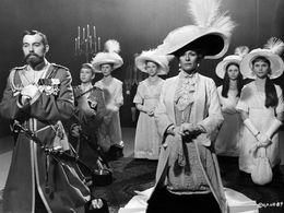 Lynne Frederick, Fiona Fullerton, Candace Glendenning, Michael Jayston, Ania Marson, Roderic Noble, and Janet Suzman in 