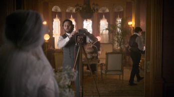 Daryn Kahn and Victoria Pedretti in Amazing Stories (2020)