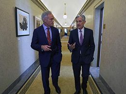 Scott Pelley in 60 Minutes (1968)