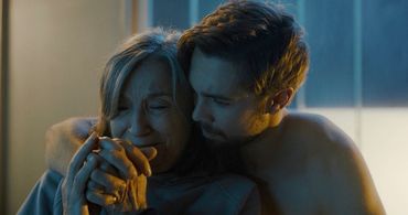 Petra Martínez and Carlos Cuevas in Stories to Stay Awake: El trasplante (2022)