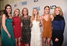 Helen Hunt, Rebecca Staab, Danika Yarosh, Erin Moriarty, Natalie Sharp, and Lillian Doucet-Roche in The Miracle Season (