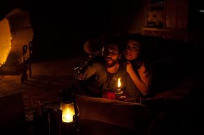 Regiane Alves and Bruno Gagliasso in Isolados (2014)