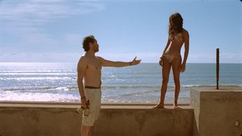 Demián Bichir and Sasha González in Mar de fondo (2020)