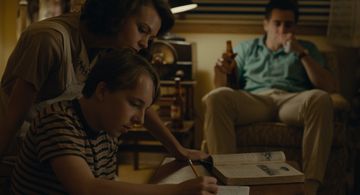 Jake Gyllenhaal, Carey Mulligan, and Ed Oxenbould in Wildlife (2018)