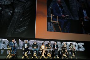 Anthony Hopkins, Mark Wahlberg, Michael Bay, Lorenzo di Bonaventura, Kyle Davies, Laura Haddock, Jerrod Carmichael, and 