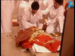 Vikas Bhalla and Dharmesh Vyas in Tum Bin Jaaoon Kahaan: Episode #1.75