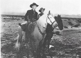 William Boyd and Betty Moran in Range War (1939)
