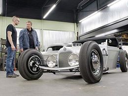 Mike Brewer in Mike Brewer's World of Cars (2020)