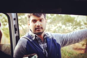 Asif Akbar on the set of Astro.