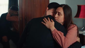 Selen Öztürk in Kizil Goncalar: Episode #1.2 (2023)