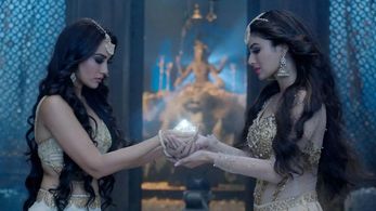 Mouni Roy and Surbhi Jyoti in Naagin: Episode #3.104 (2019)