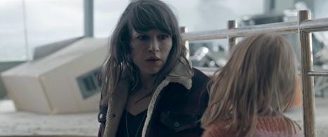 Edith Haagenrud-Sande and Kathrine Thorborg Johansen in The Quake (2018)