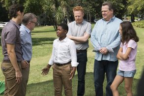 Nathan Lane, Jesse Tyler Ferguson, Eric Stonestreet, Christian Barillas, Aubrey Anderson-Emmons, and Cedric Joe in Moder