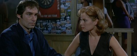 Carey Lowell and Timothy Dalton in Licence to Kill (1989)