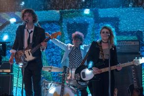 Mae Whitman, Mario Revolori, and Josh Whitehouse in Valley Girl (2020)