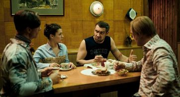 Gosha Kutsenko, Konstantin Yushkevich, Viktor Shamirov, and Kseniya Radchenko in The Practice of Beauty (2011)