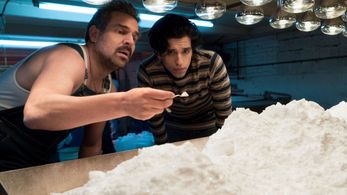 Pêpê Rapazote and Sebastian Chacon in Narcos (2015)