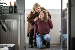 Petra Kleinert and Lola Dockhorn in Leipzig Homicide (2001)