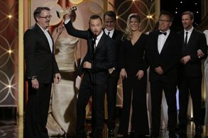 Aaron Eckhart, Bryan Cranston, Vince Gilligan, Anna Gunn, Mark Johnson, Michelle MacLaren, and Aaron Paul at an event fo