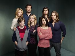 Alexis Denisof, Cynthia Watros, Milena Govich, Kathryn Prescott, Alex Saxon, Anna Jacoby-Heron, and Zac Pullam in Findin