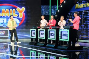 Dingdong Dantes, Mel Martinez, Mykee Martinez, Meryll Soriano, and Bec-Bec Soriano in Family Feud Philippines (2022)