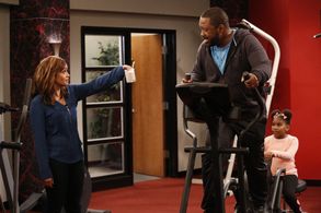 Kadeem Hardison, Tammy Townsend, and Trinitee in K.C. Undercover (2015)