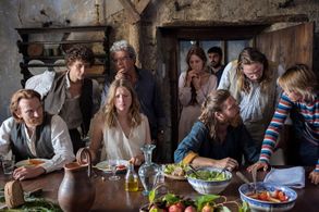 Still of Maximilian Dirr, Lola Klamroth, Jenna Thiam and Reinout Scholten van Aschat in Capri Revolution