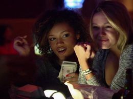 Naomi Defensor and Heather Marter in The Real World (1992)