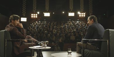 Juan Diego Botto and Paco León in Staring at Strangers (2022)