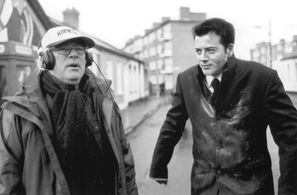 Barry Levinson and Barry McEvoy in An Everlasting Piece (2000)