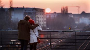 Alex Holdridge and Linnea Saasen in Meet Me in Montenegro (2014)