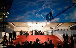 TOPSHOT - (From L) US actress Tovah Feldshuh, US actor Andrew Polk, US actress Anne Hathaway, US director James Gray, US