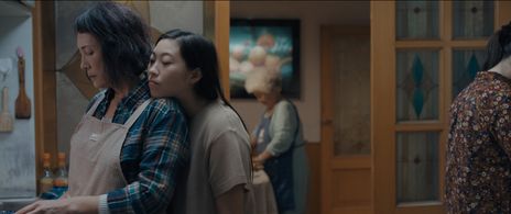 Shuzhen Zhao, Diana Lin, and Awkwafina in The Farewell (2019)