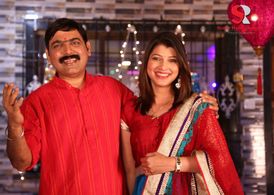 Makarand Anaspure and Tejaswini Pandit in Angarki (2013)