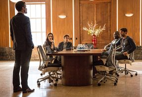 Billy Burke, Henri Lubatti, Kristen Connolly, Nonso Anozie, and James Wolk in Zoo (2015)