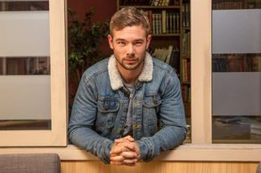 Carlos Cuevas in Merlí. Sapere Aude (2019)