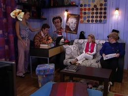 Olga Volkova, Filipp Blednyy, Ekaterina Starshova, and Anastasiya Sivaeva in Papiny dochki (2007)