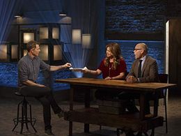 Valerie Bertinelli, Alton Brown, and Bobby Flay in Beat Bobby Flay (2013)