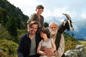 Bruno Ganz, Alain Gsponer, Anuk Steffen, and Quirin Agrippi in Heidi (2015)