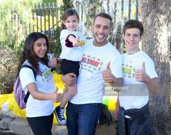 Big Sunday's 6th Annual BIG Thanksgiving Stuffing Event LOS ANGELES, CA - NOVEMBER 22: (L-R) Amber Romero, Drew Gordon, 